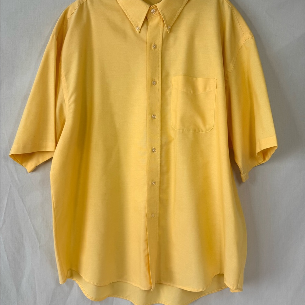 Van Heusen Men's Short-Sleeve Button-Down Shirt in Yellow